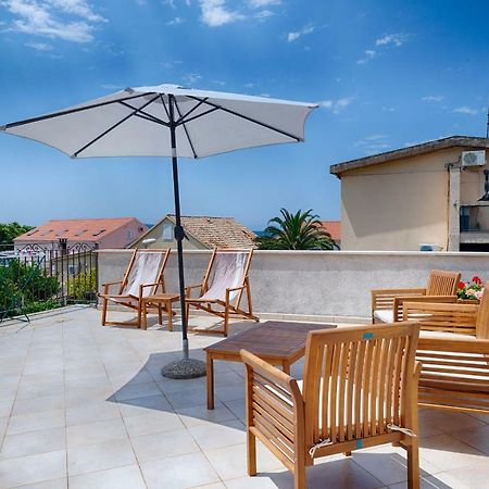 Apartments Kastelani Komiža Екстериор снимка