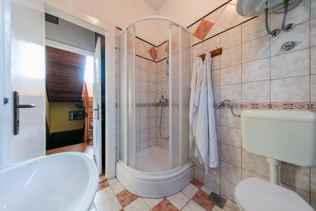Apartments Kastelani Komiža Екстериор снимка