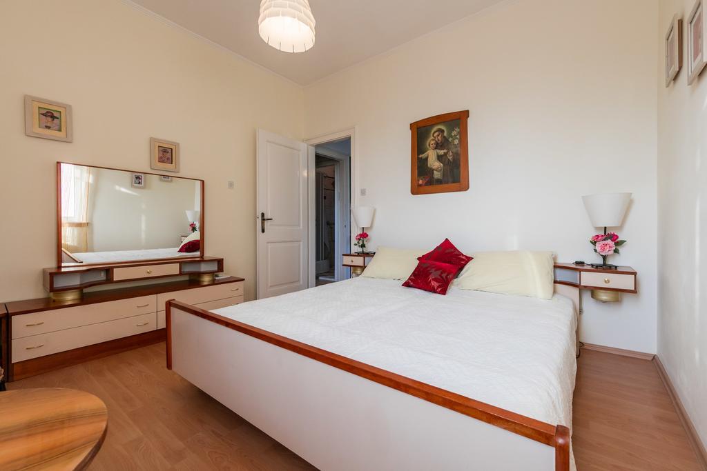 Apartments Kastelani Komiža Екстериор снимка