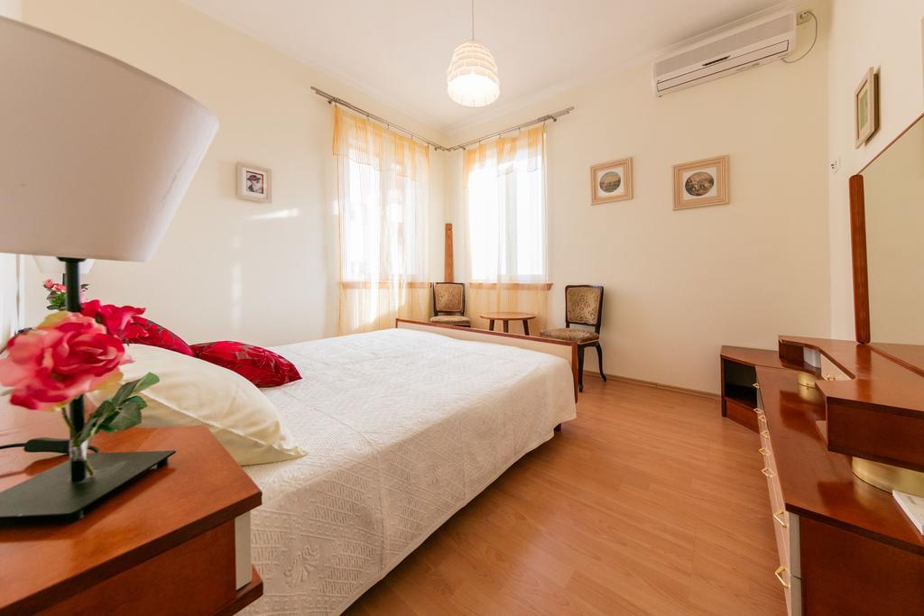 Apartments Kastelani Komiža Екстериор снимка