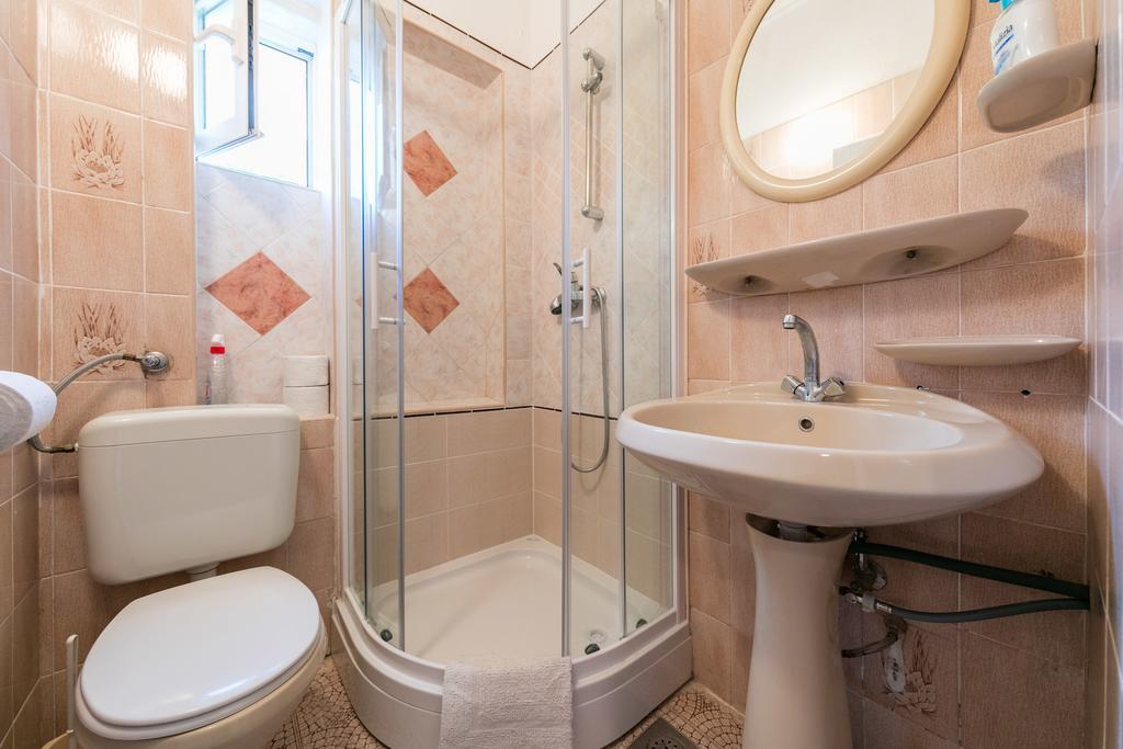 Apartments Kastelani Komiža Екстериор снимка