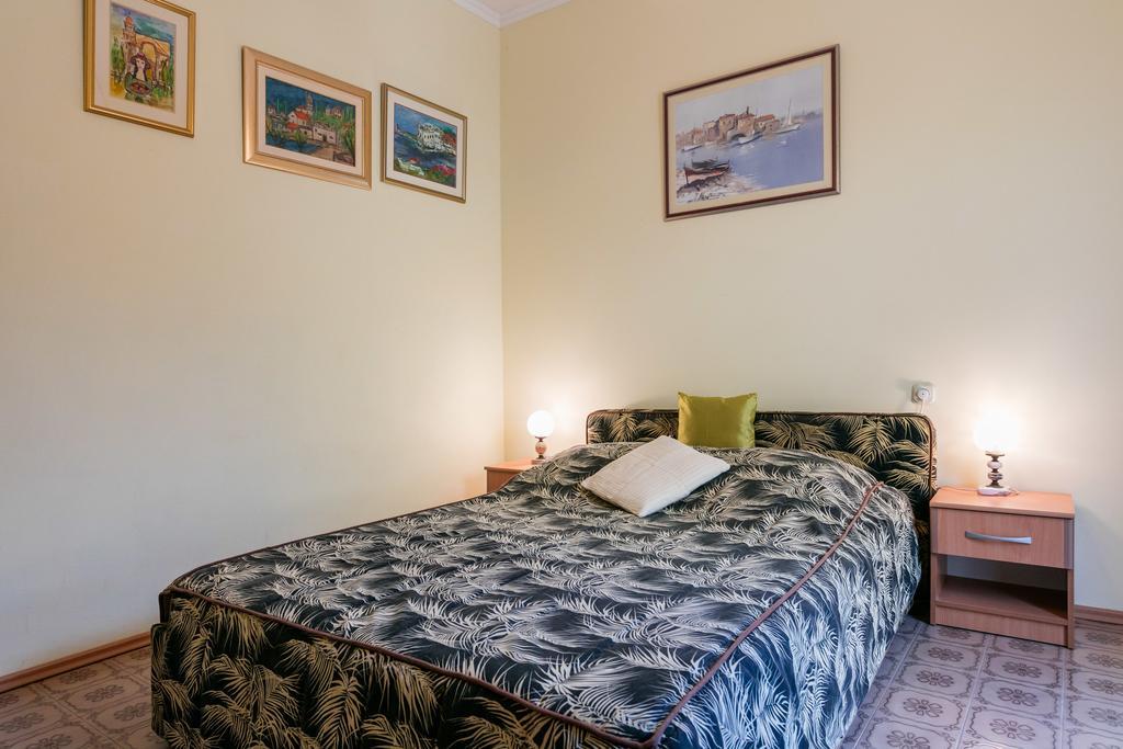 Apartments Kastelani Komiža Екстериор снимка