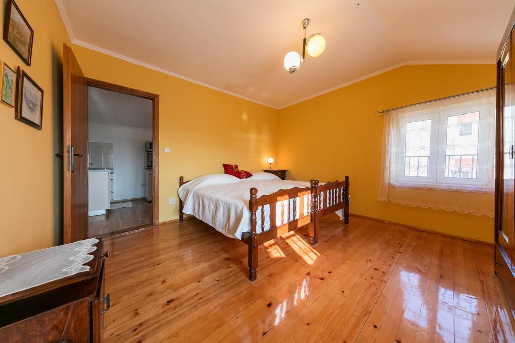 Apartments Kastelani Komiža Екстериор снимка