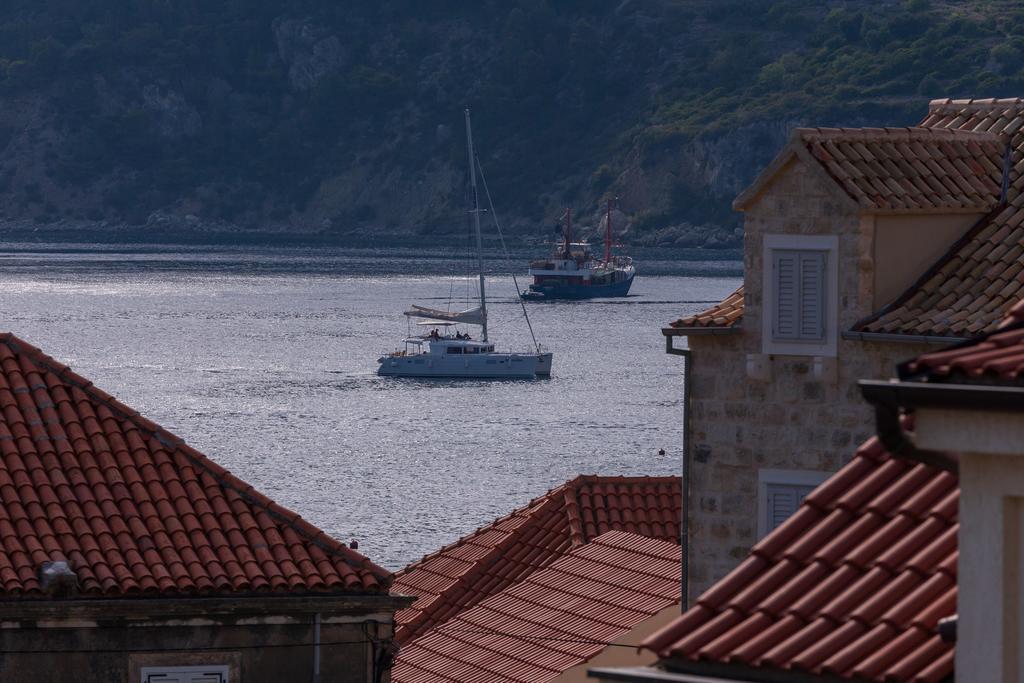 Apartments Kastelani Komiža Екстериор снимка