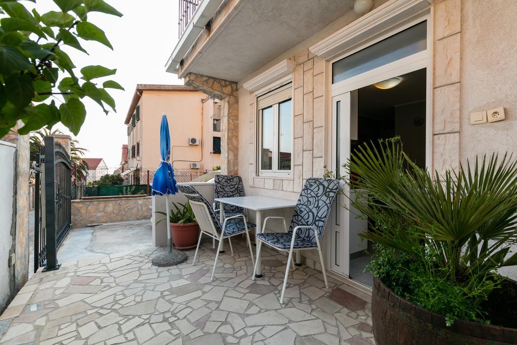 Apartments Kastelani Komiža Екстериор снимка