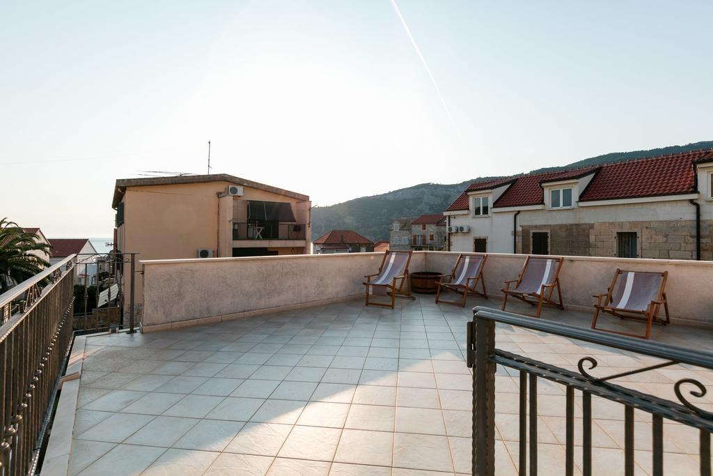 Apartments Kastelani Komiža Екстериор снимка