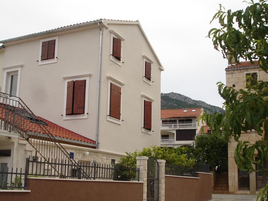 Apartments Kastelani Komiža Екстериор снимка